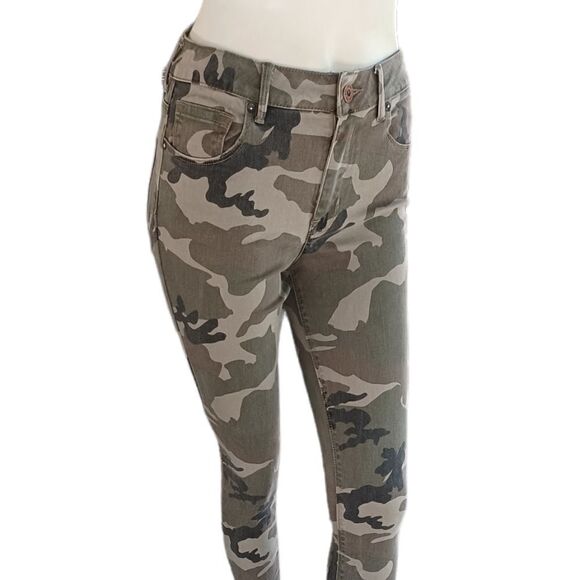 Bullhead Denim - 616712..Navy Green Camo Bullhead Skinny Jeans Sz 5, 24" Waist 29" Inseam 9" Rise